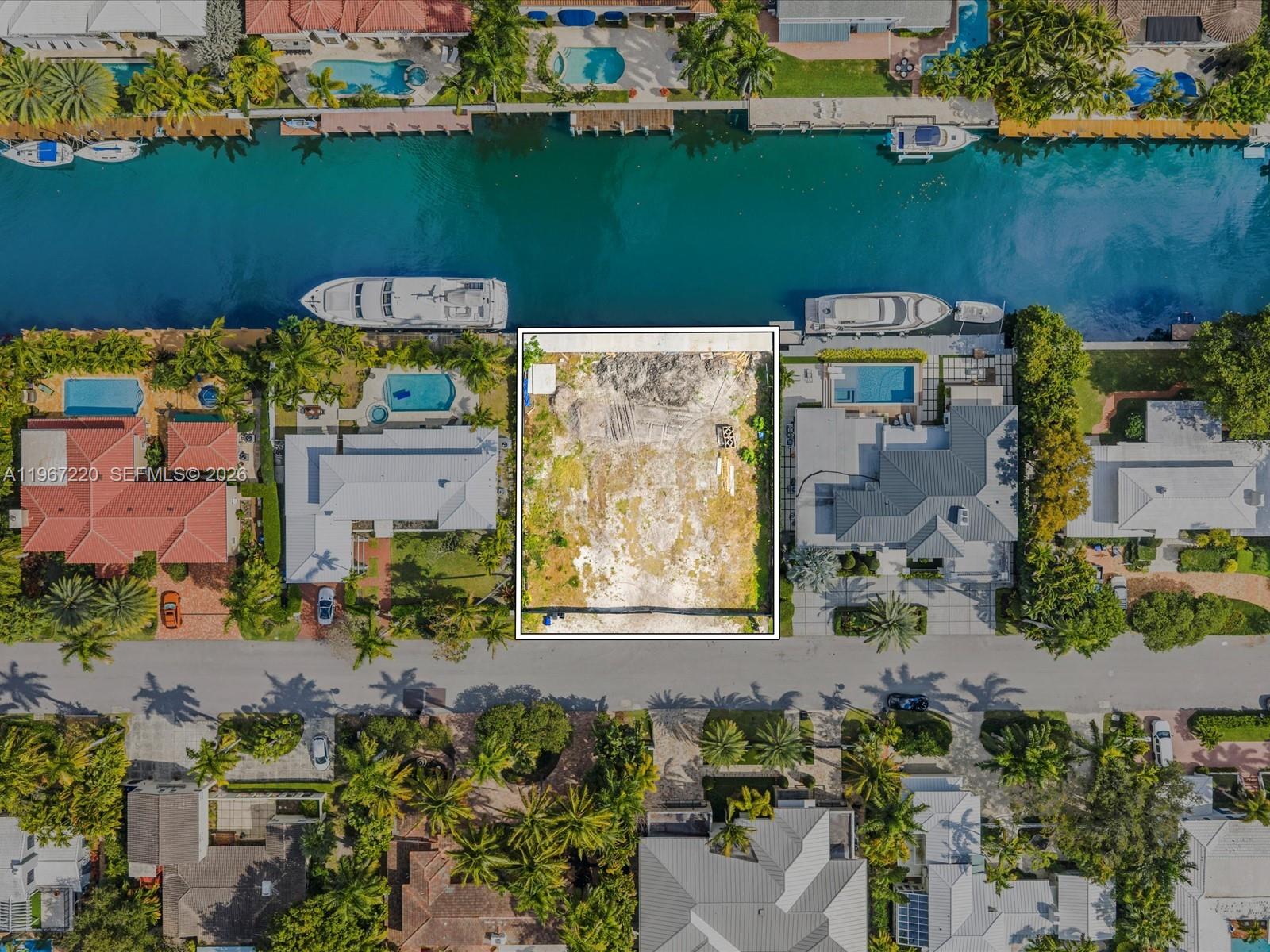 CORAL ISLES - Land