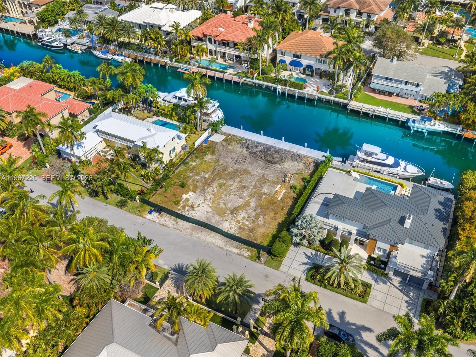 CORAL ISLES - Land