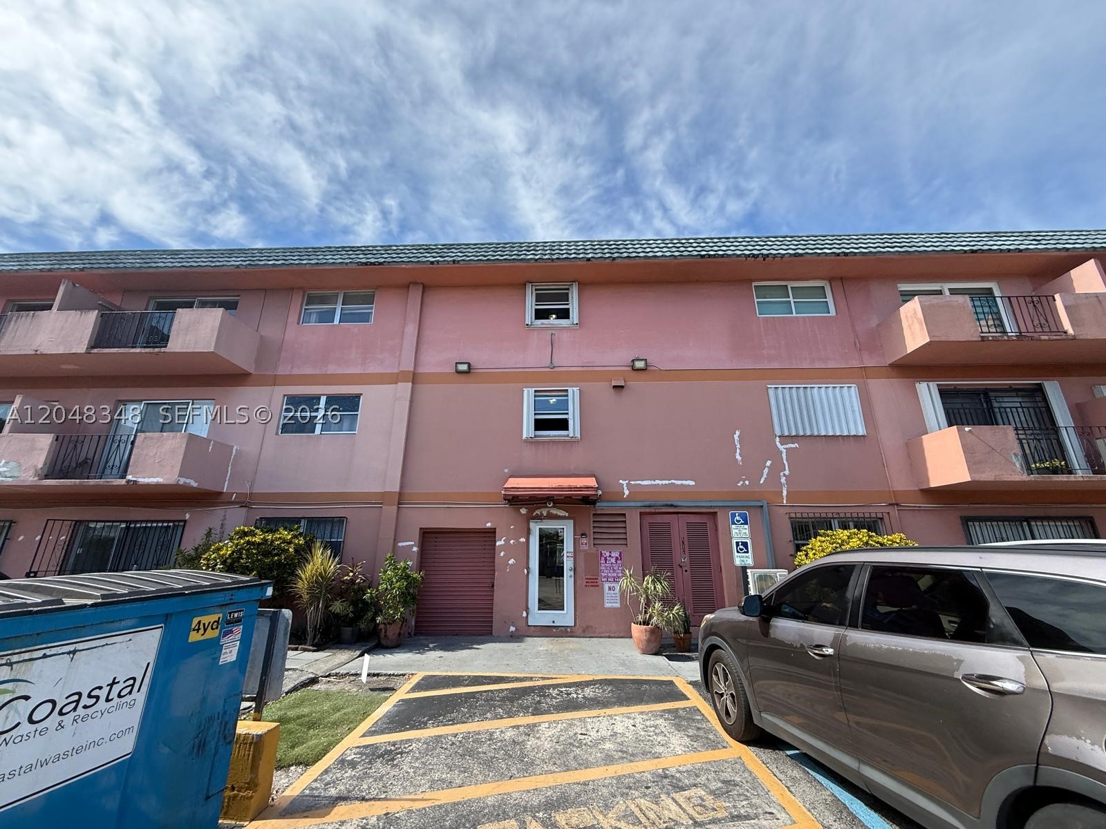 GREAT APARTMENT 1 BED 1 BATH, EXCELLENT LOCATION IN HIALEAH, 2 MONTH TO MOVE IN, SCHEDULE A SHOWING AND RENT IT TODAY, EASY ACCESS TO HIGHWAYS AND MORE!