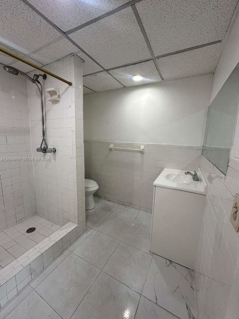 SAMARI LAKE EAST CONDO - Residential Lease