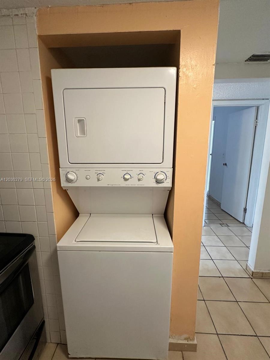 SAMARI LAKE EAST CONDO - Residential Lease