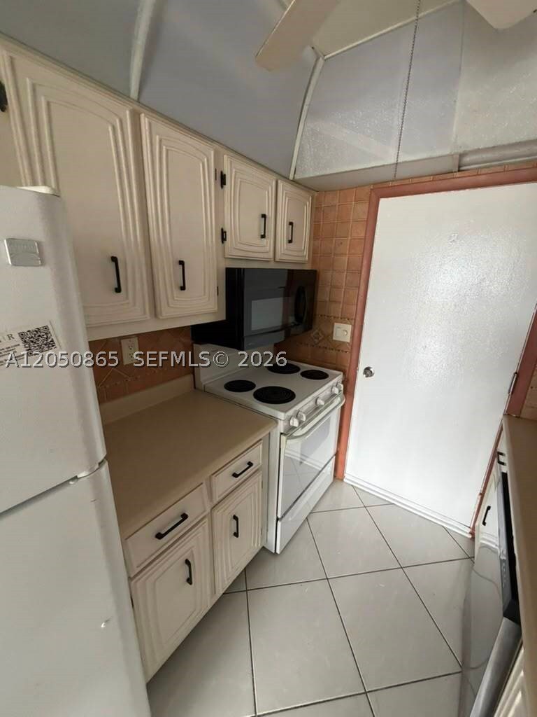 TOWNE ROYALE CONDO - Residential Lease