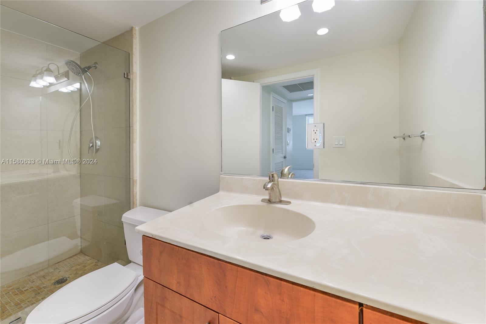 401 BLU OF NORTH BEACH CO - Residential Lease