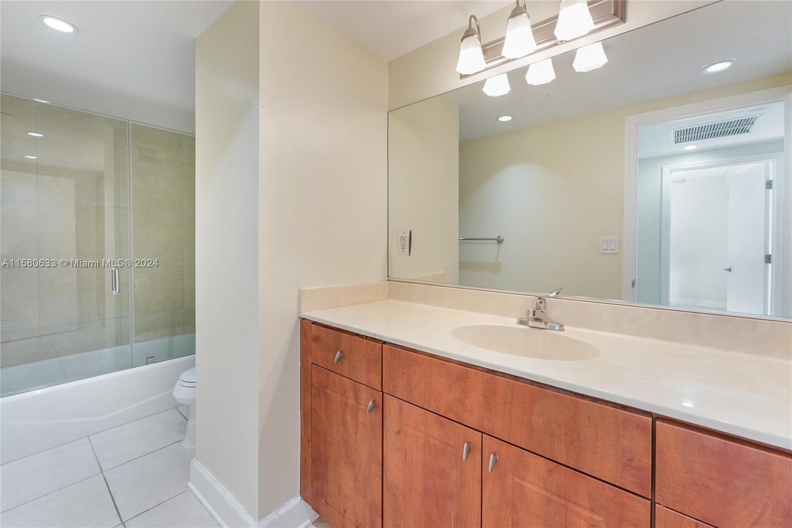 401 BLU OF NORTH BEACH CO - Residential Lease