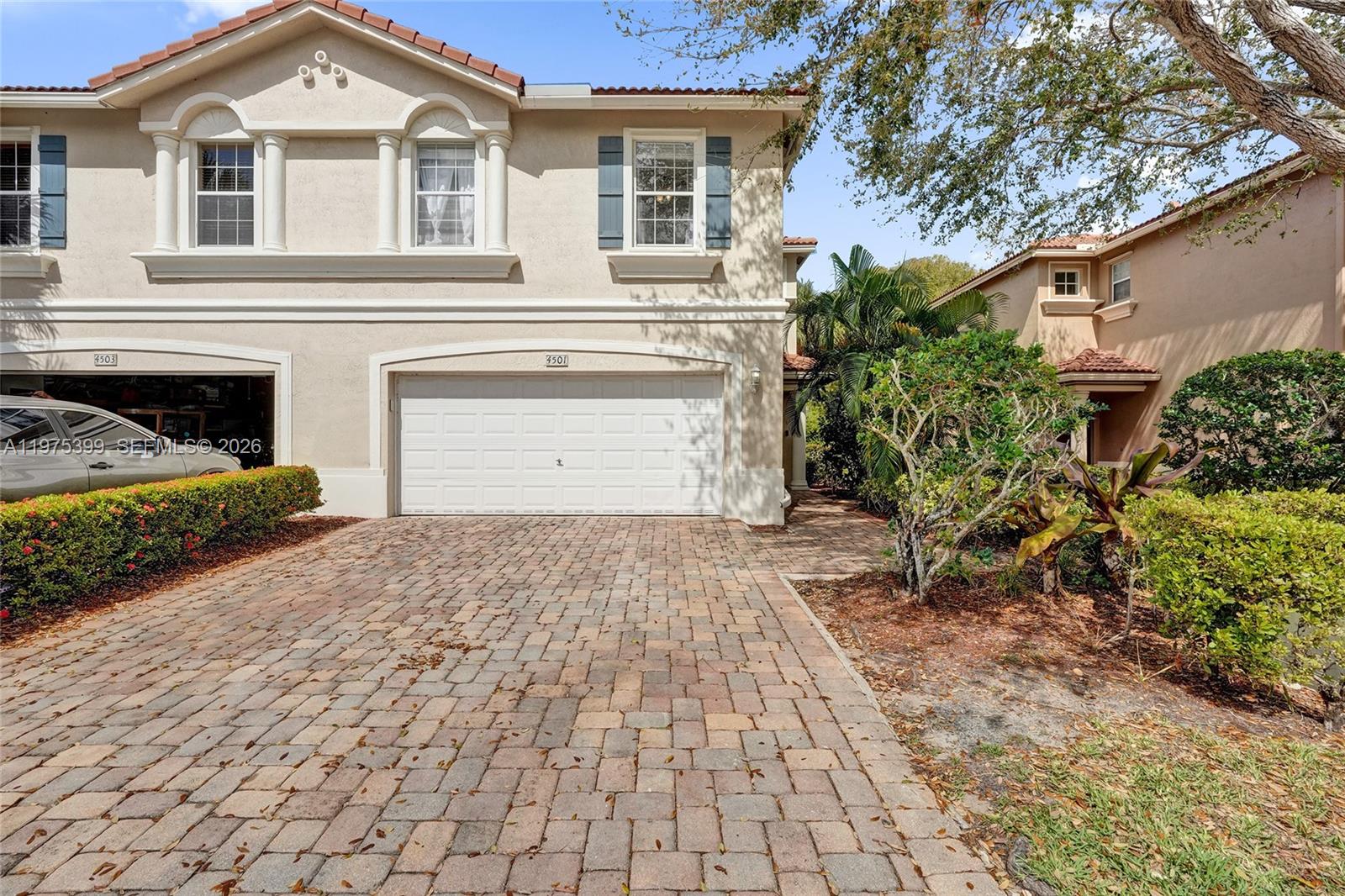 VERONA PALMS - Residential