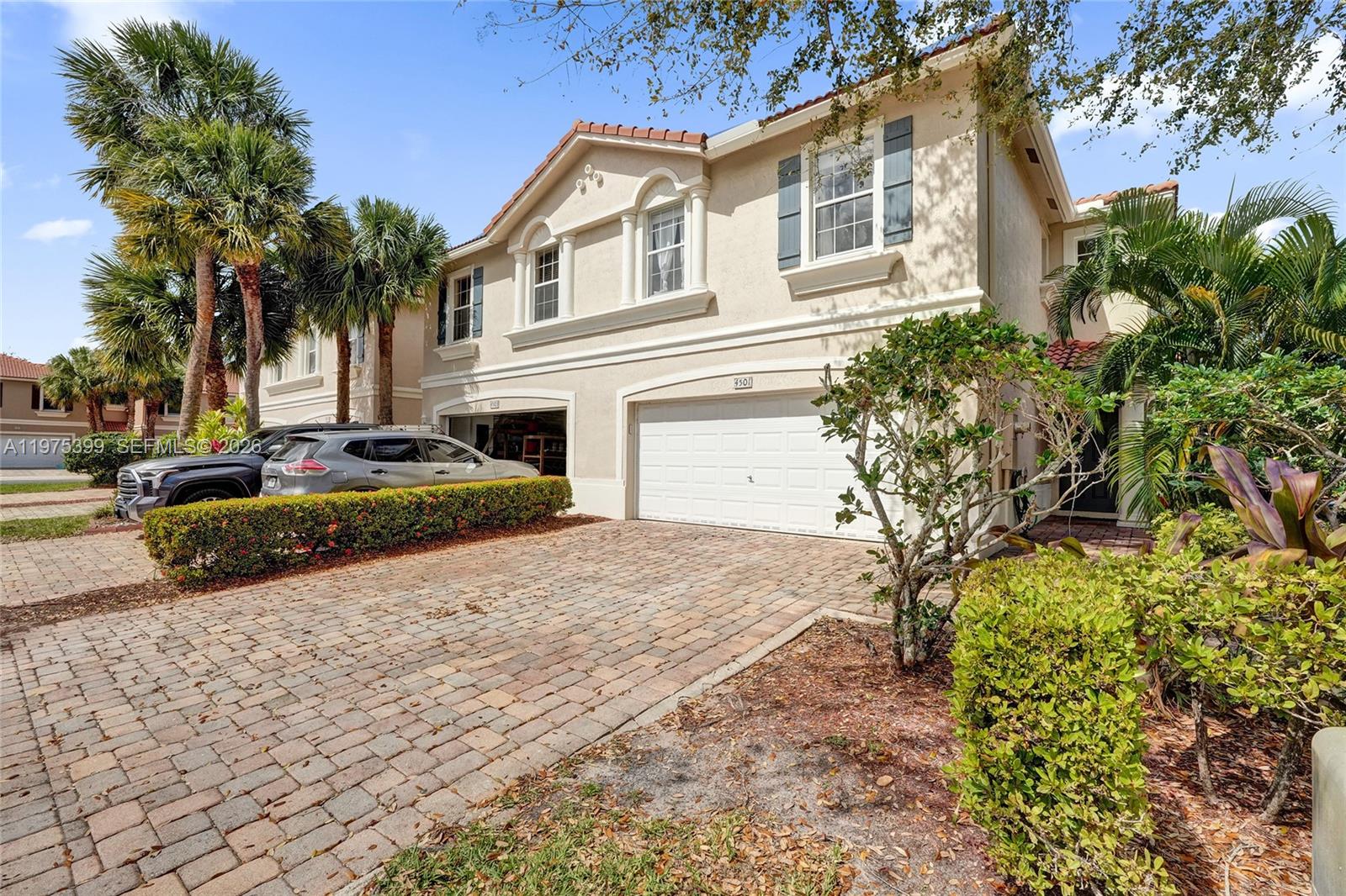 VERONA PALMS - Residential