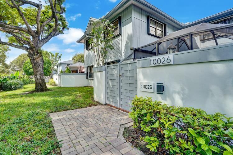 THE TOWNHOMES OF DORAL OA - Residential