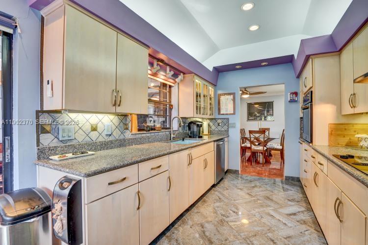 THE TOWNHOMES OF DORAL OA - Residential