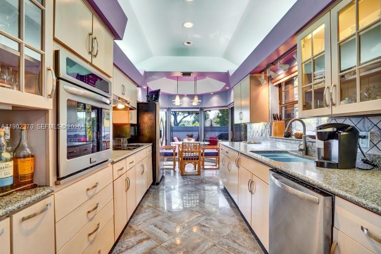 THE TOWNHOMES OF DORAL OA - Residential