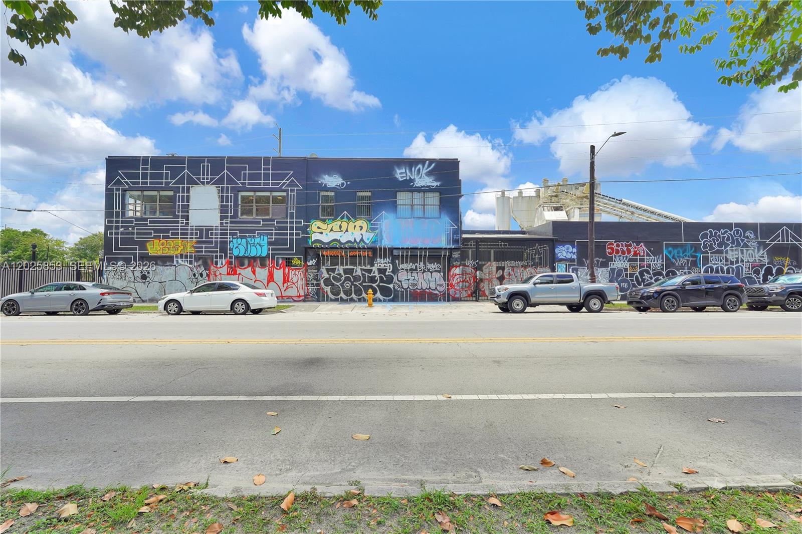 1800 N Miami Avenue presents a rare opportunity to acquire a highly visible office / warehouse asset positioned
at the crossroads of Miami’s Arts & Entertainment District, Wynwood, and Edgewater. The property benefits
from exceptional connectivity to Downtown Miami, Wynwood, I-95, the Design District, and Miami Beach, while
offering prominent frontage along North Miami Avenue that provides significant branding and exposure
potential. Its flexible configuration allows for a wide range of uses including office, showroom, gallery, retail,
hospitality, restaurant, and experiential concepts, catering to today’s evolving user demands. Further enhancing
the opportunity is the property’s coveted D1 zoning designation, permitting a broad spectrum of high-intensity
commercial uses within a supply-constrained market where zoning flexibility has become increasingly valuable.
Beyond its functionality, 1800 N Miami Avenue carries a true vanity component. aThis is a statement asset with
the presence, identity, and irreplaceable location sought by brands, family offices, and investors looking to
establish a flagship presence in Miami’s urban core.