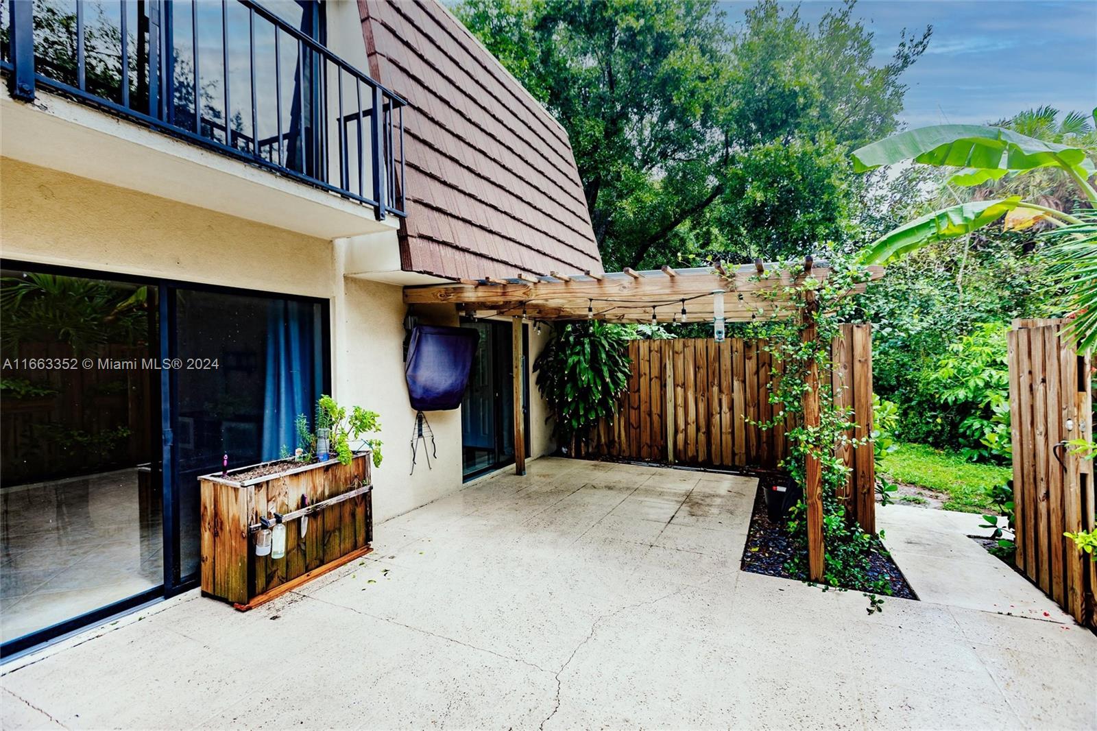 GARDEN LAKES AND GARDEN S - Residential Lease