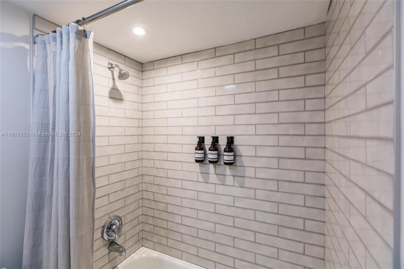 GARDEN LAKES AND GARDEN S - Residential Lease