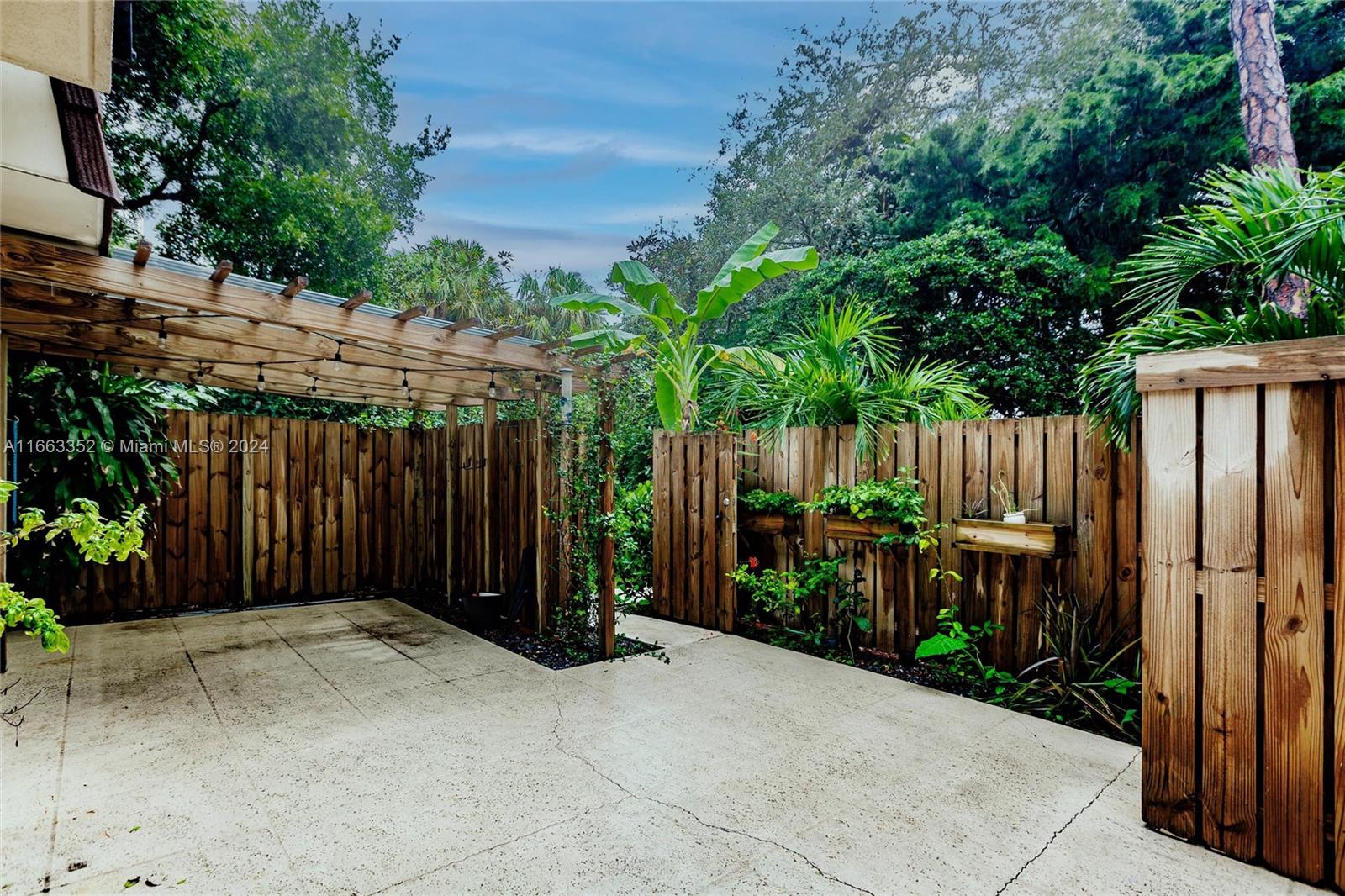 GARDEN LAKES AND GARDEN S - Residential Lease