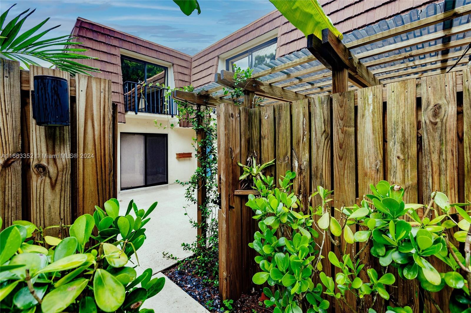 GARDEN LAKES AND GARDEN S - Residential Lease