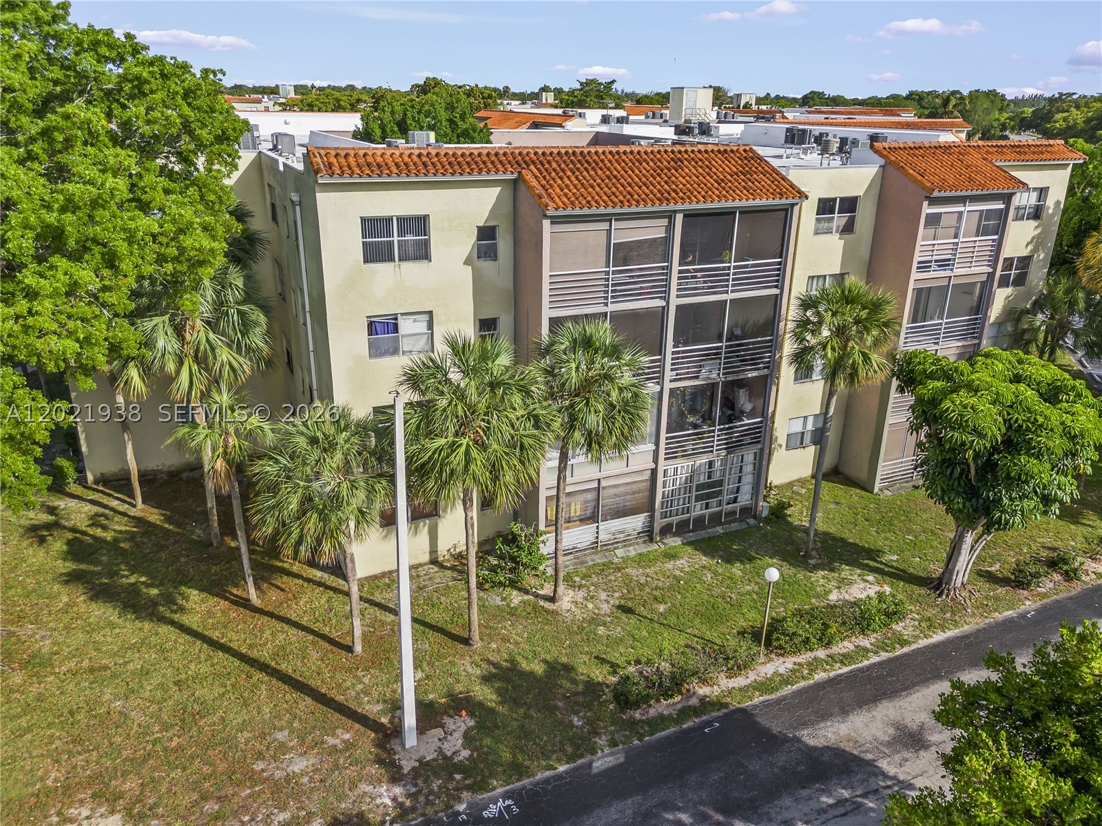 COURTYARDS OF BROWARD COND - Residential