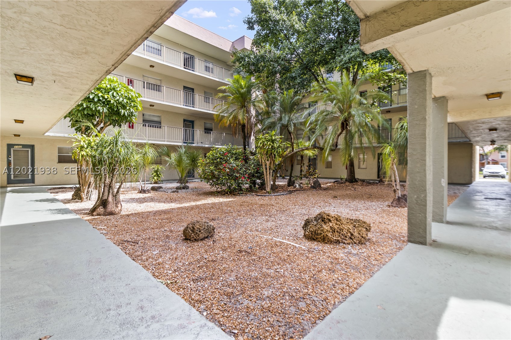 COURTYARDS OF BROWARD COND - Residential