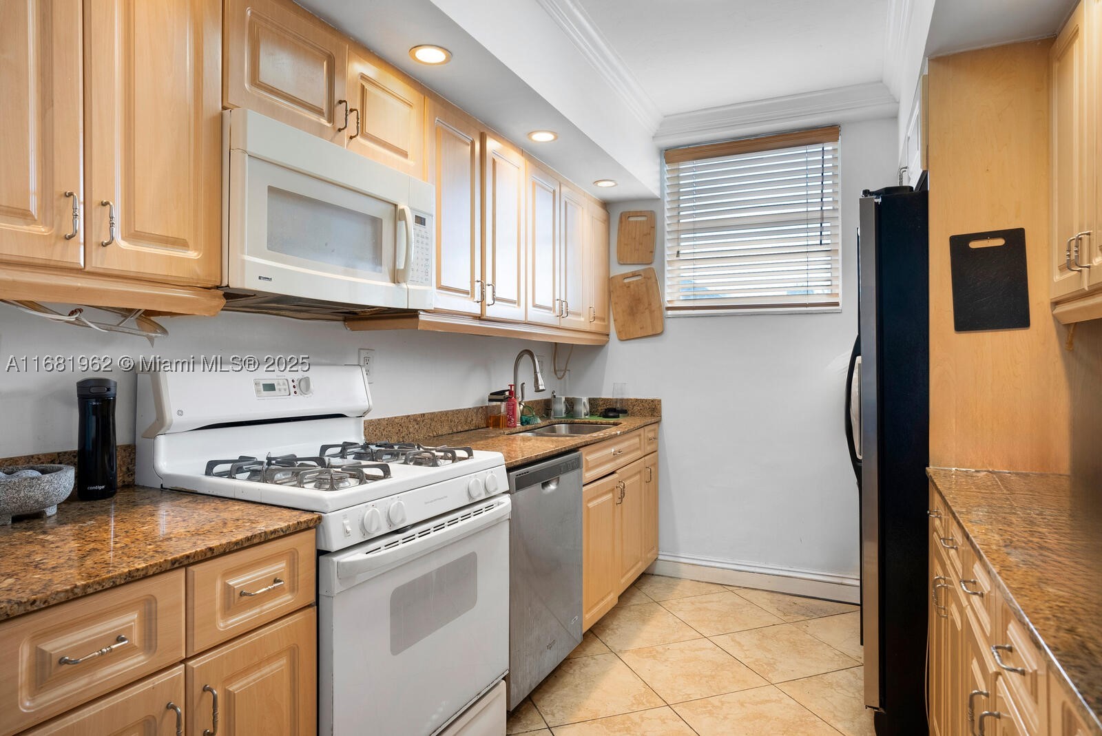 LINCOLN TOWERS CONDO - Residential