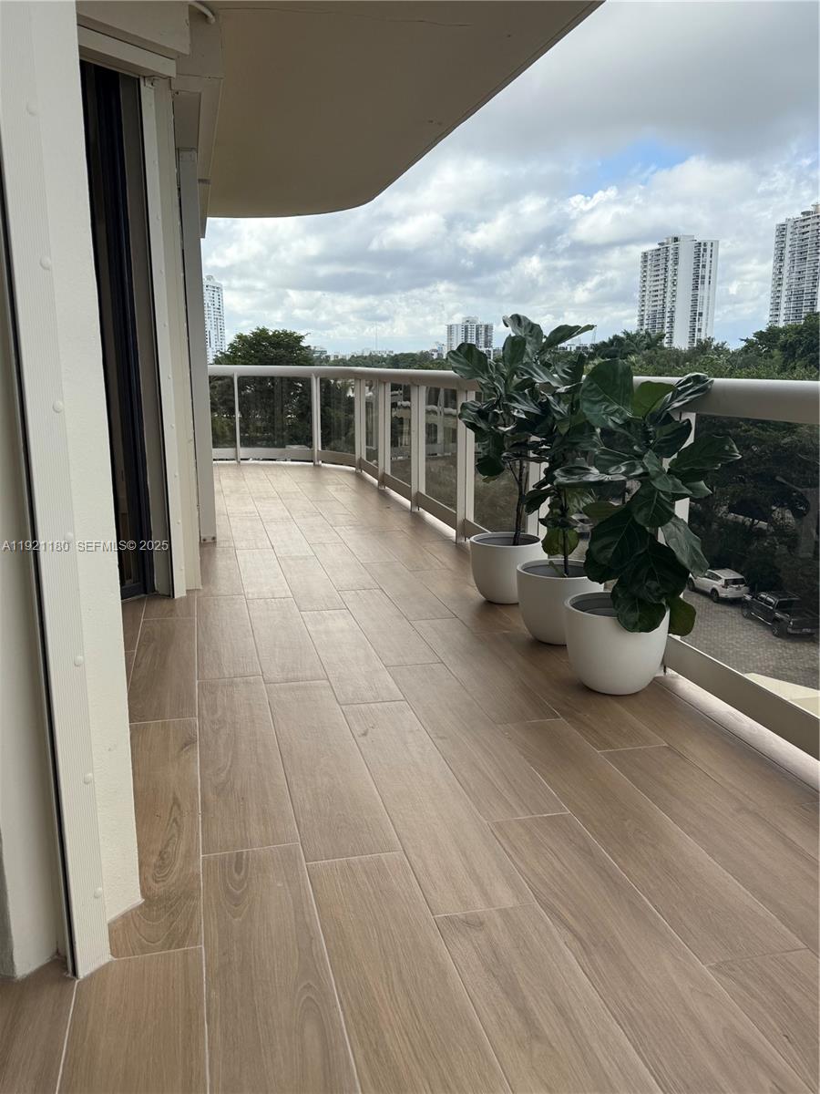 TERRACES NORTH TURNBERRY - Residential