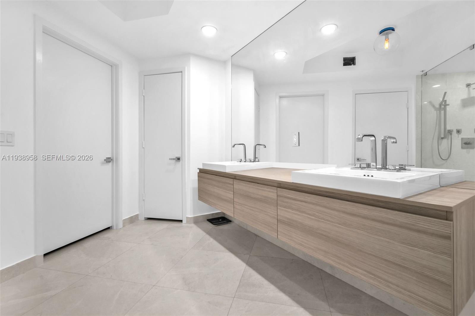 MARINA PALMS RESIDENCES S - Residential