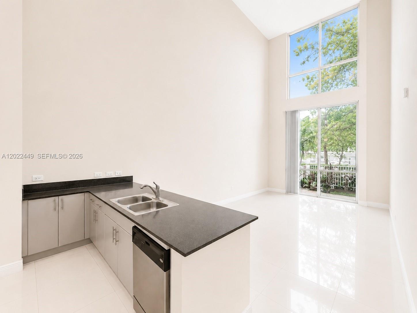 TERRAZAS RIVERPARK VILLAG - Residential