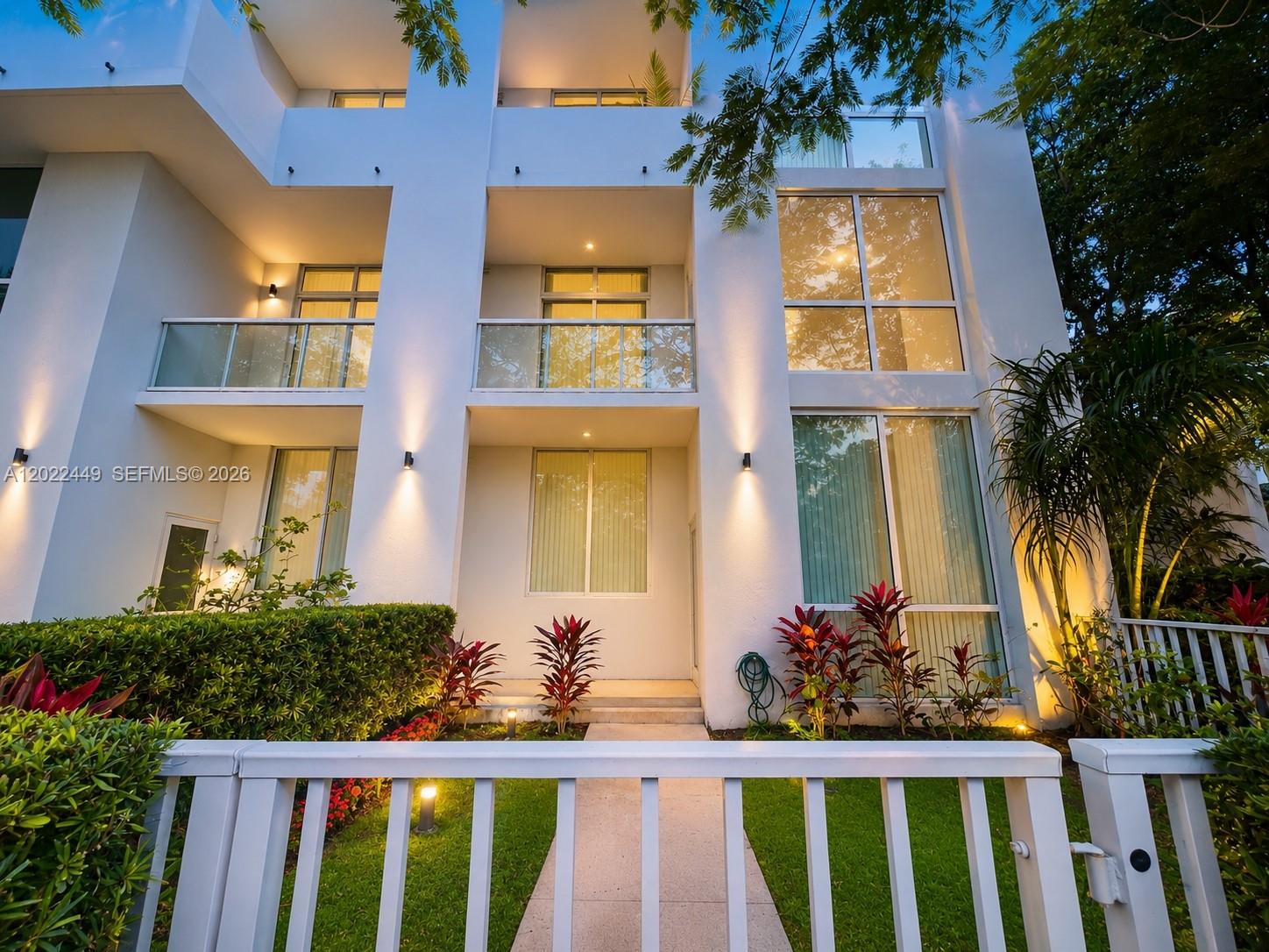 TERRAZAS RIVERPARK VILLAG - Residential