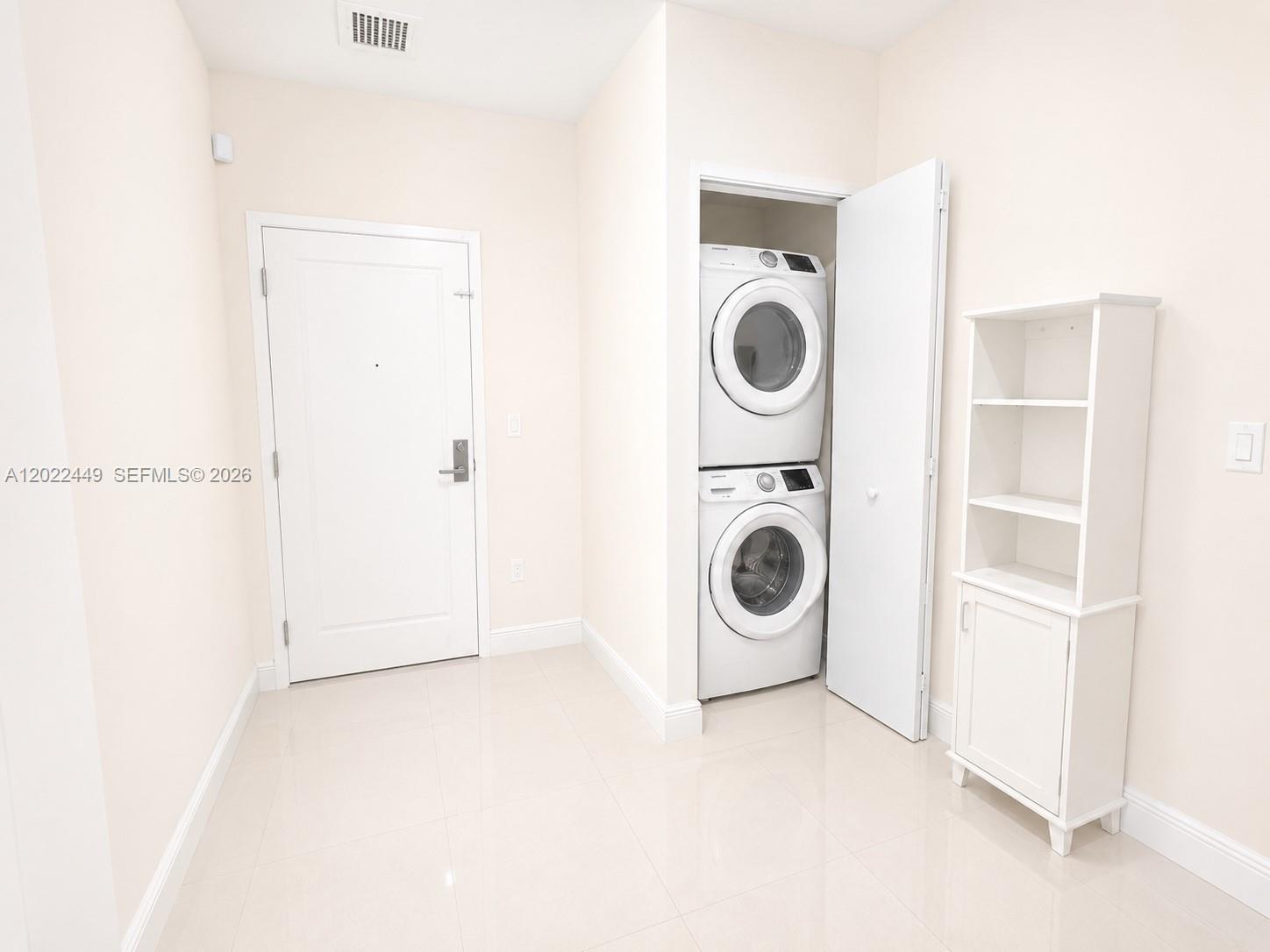 TERRAZAS RIVERPARK VILLAG - Residential