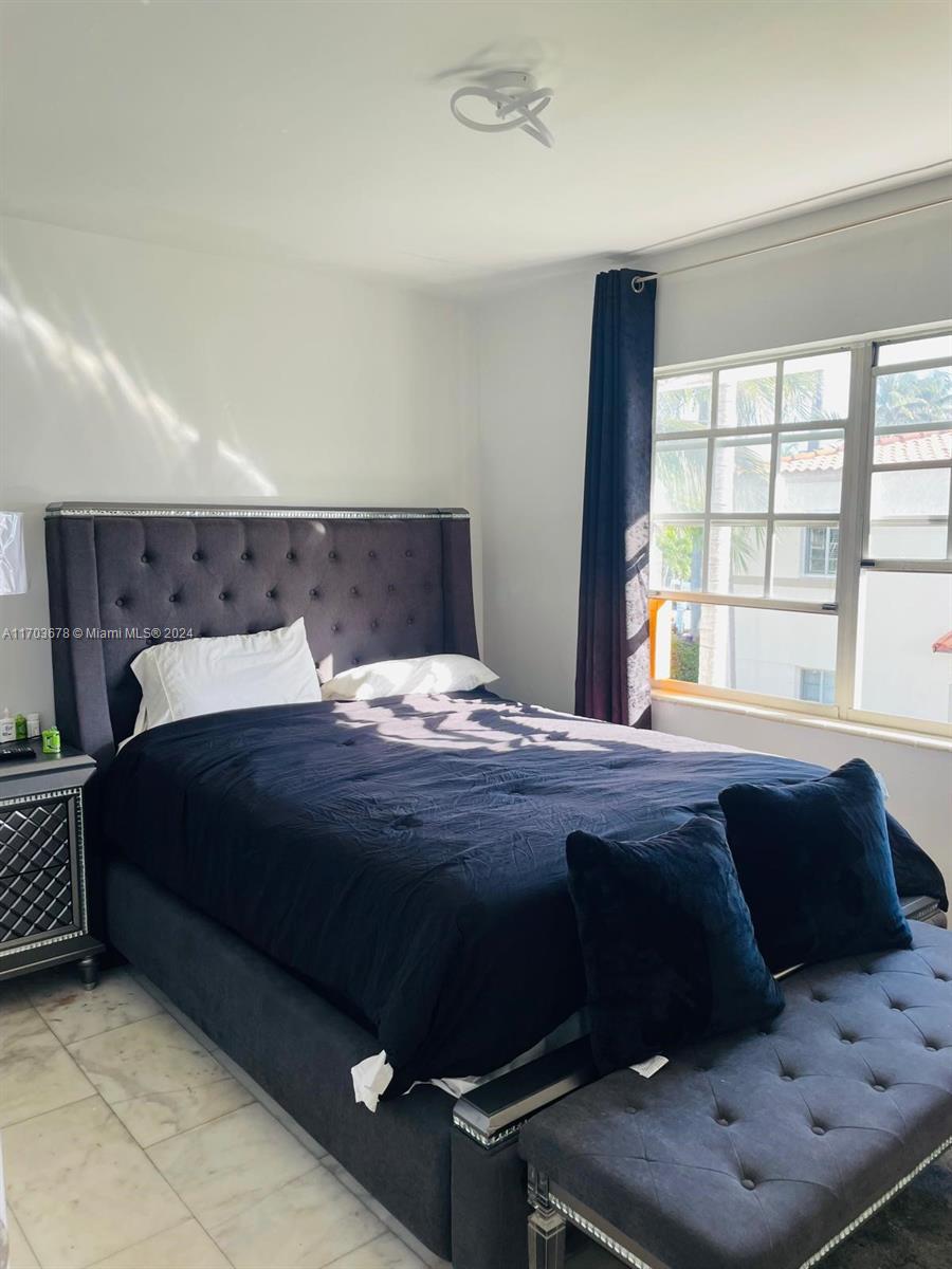 Cozy, furnished unit in the heart of South Beach featuring stainless steel appliances, in-unit washer and dryer, elegant marble floors. Just steps away from Lincoln Road and the beach!