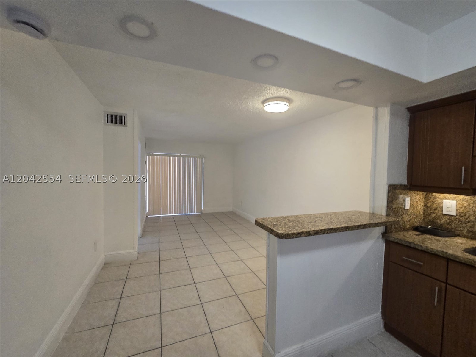 Beautiful 2 Bedrooms with 1 Bathrooms with pool view, well maintained unit, Great location, Ready to move in. 1 Assign Parking