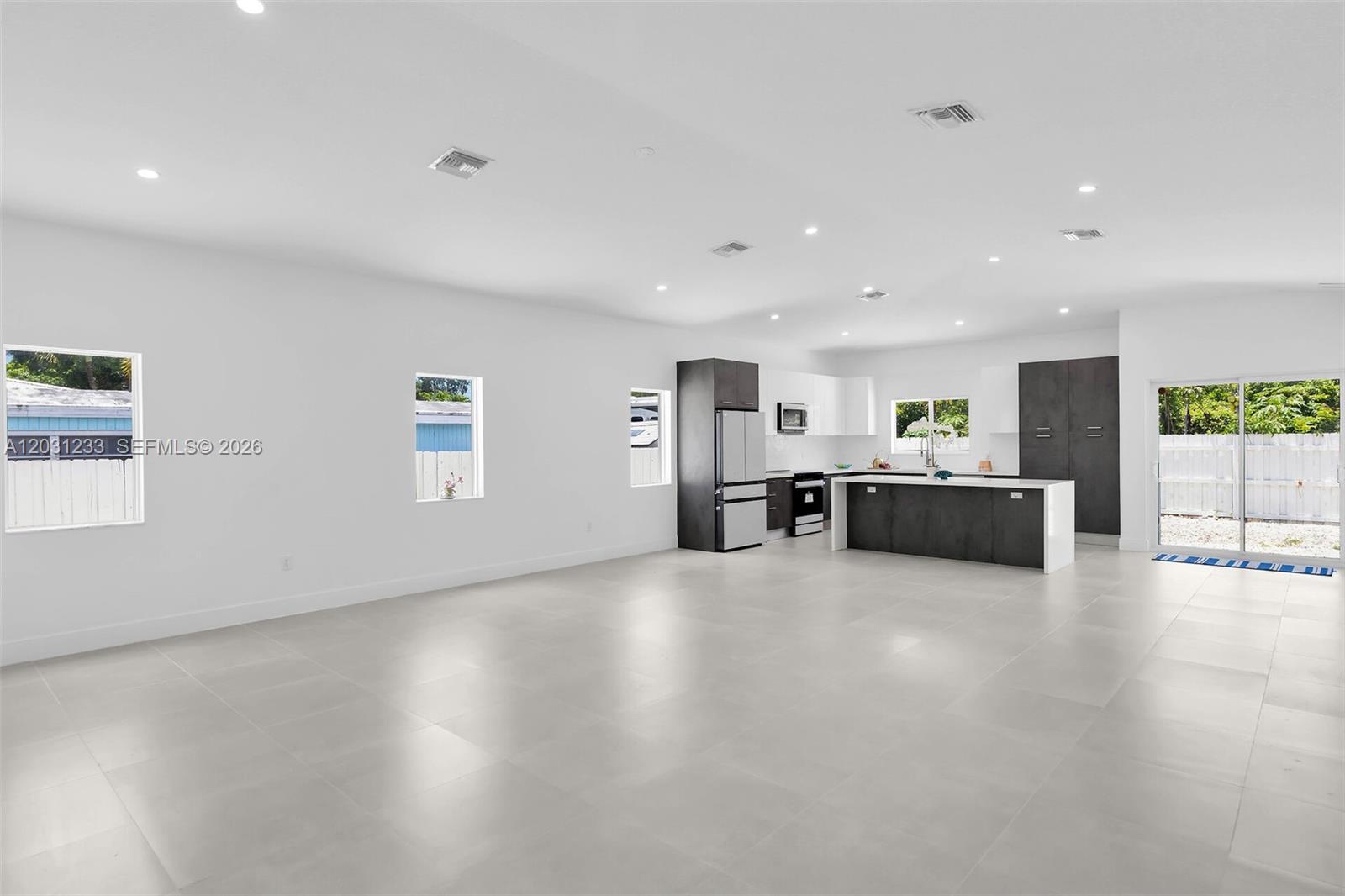 LARGO GARDENS - Residential