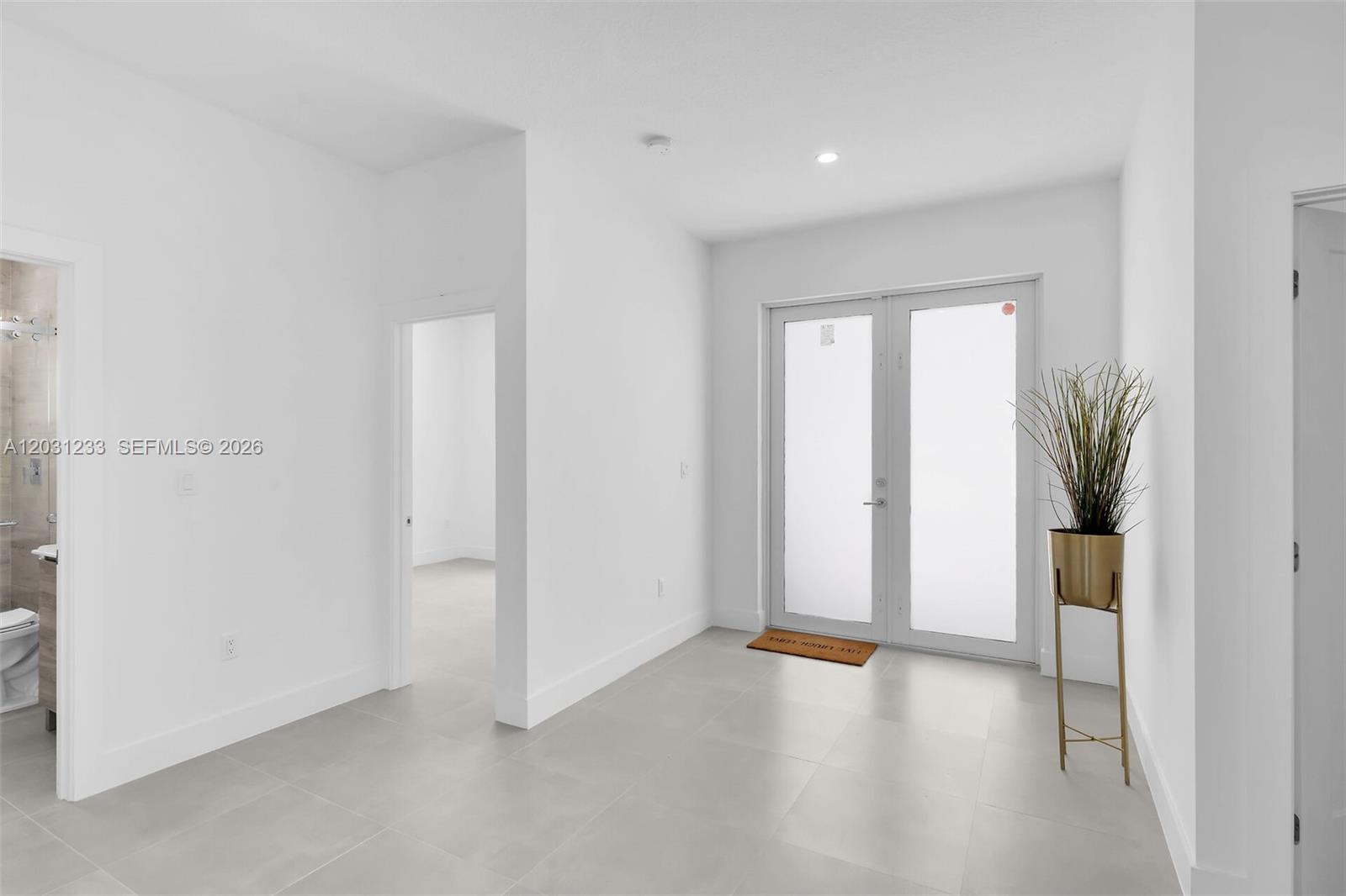 LARGO GARDENS - Residential