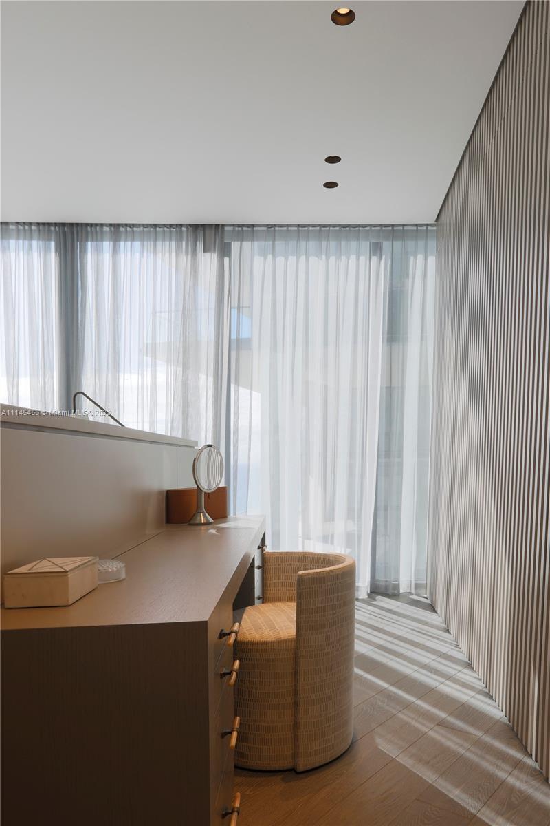18555 COLLINS AVENUE COND - Residential
