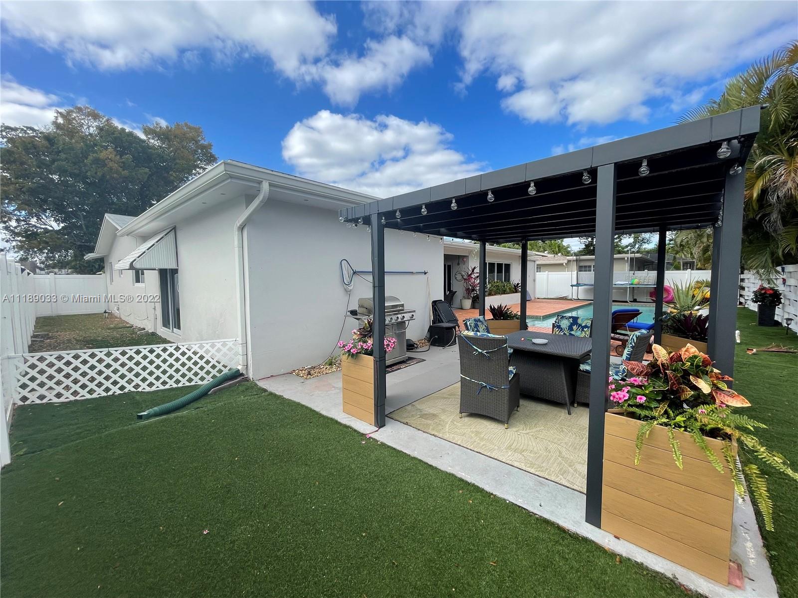 PEMBROKE LAKES SEC 1 - Residential Lease