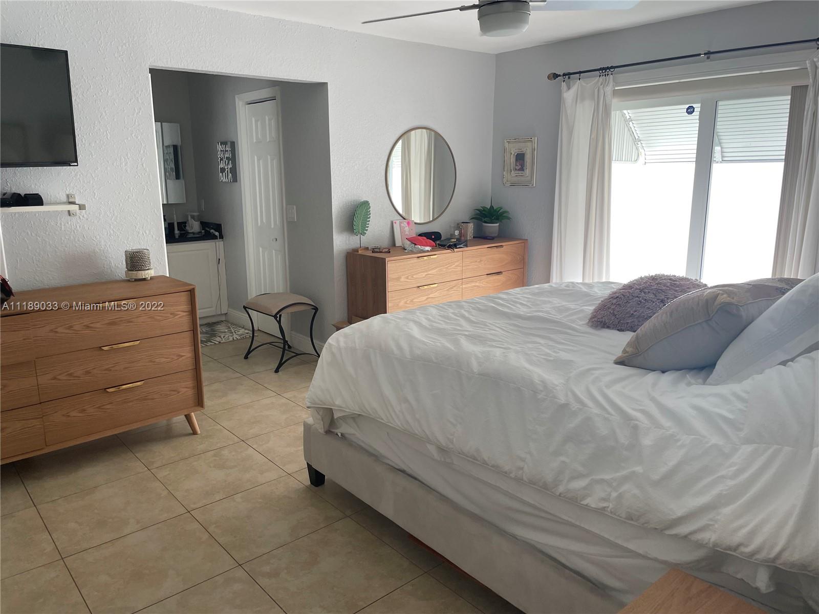 PEMBROKE LAKES SEC 1 - Residential Lease