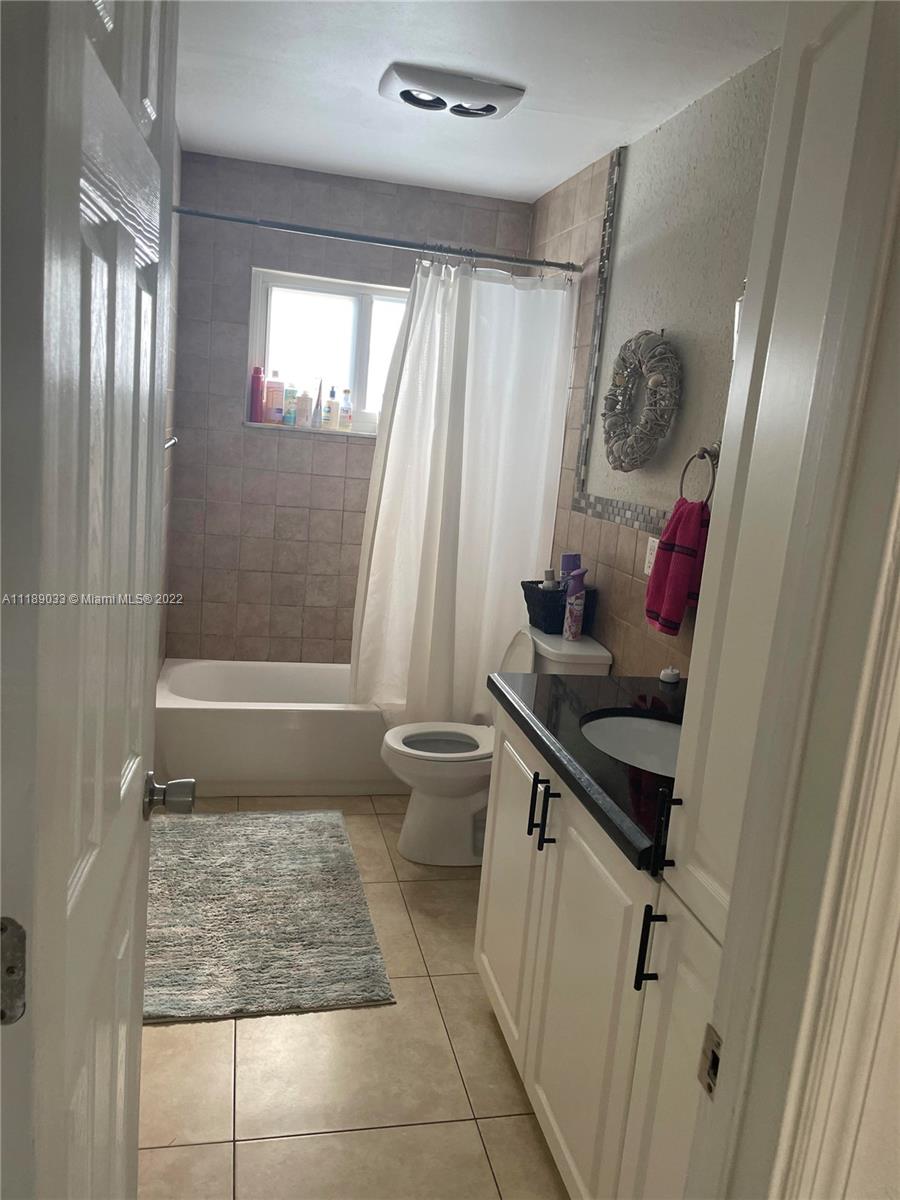 PEMBROKE LAKES SEC 1 - Residential Lease