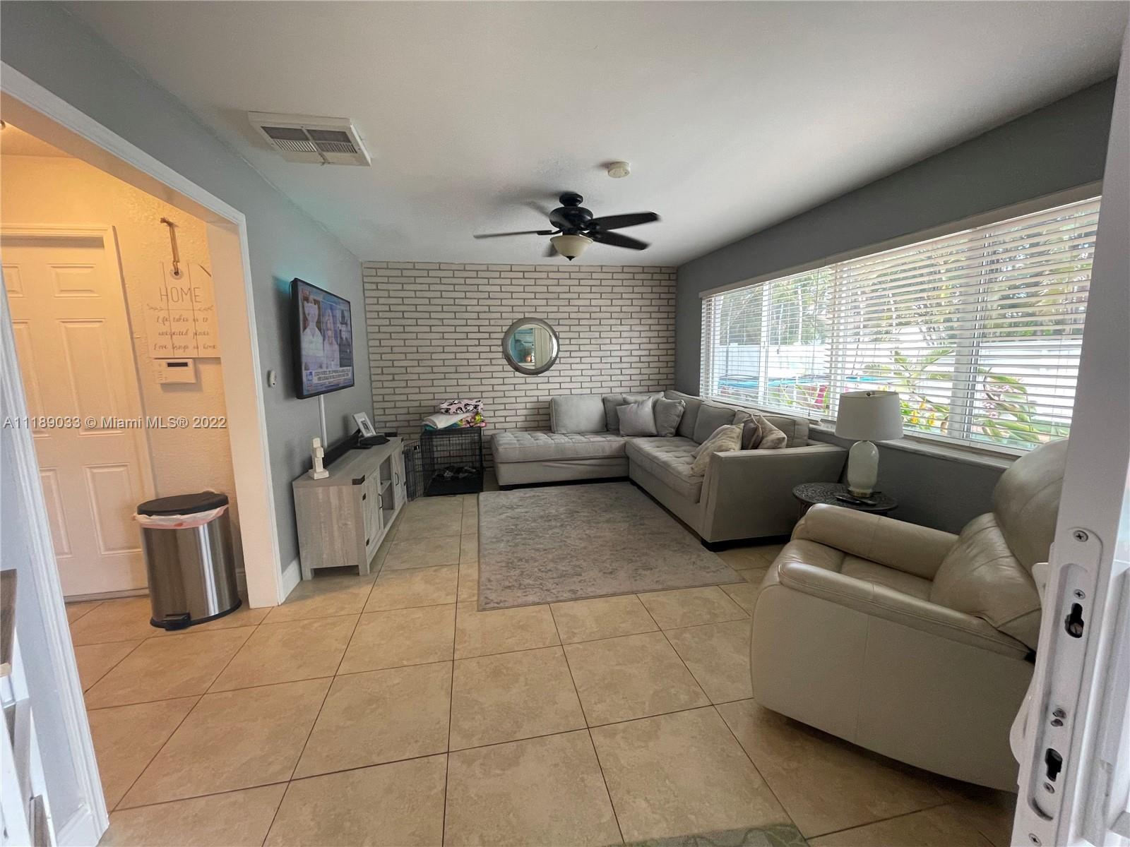 PEMBROKE LAKES SEC 1 - Residential Lease