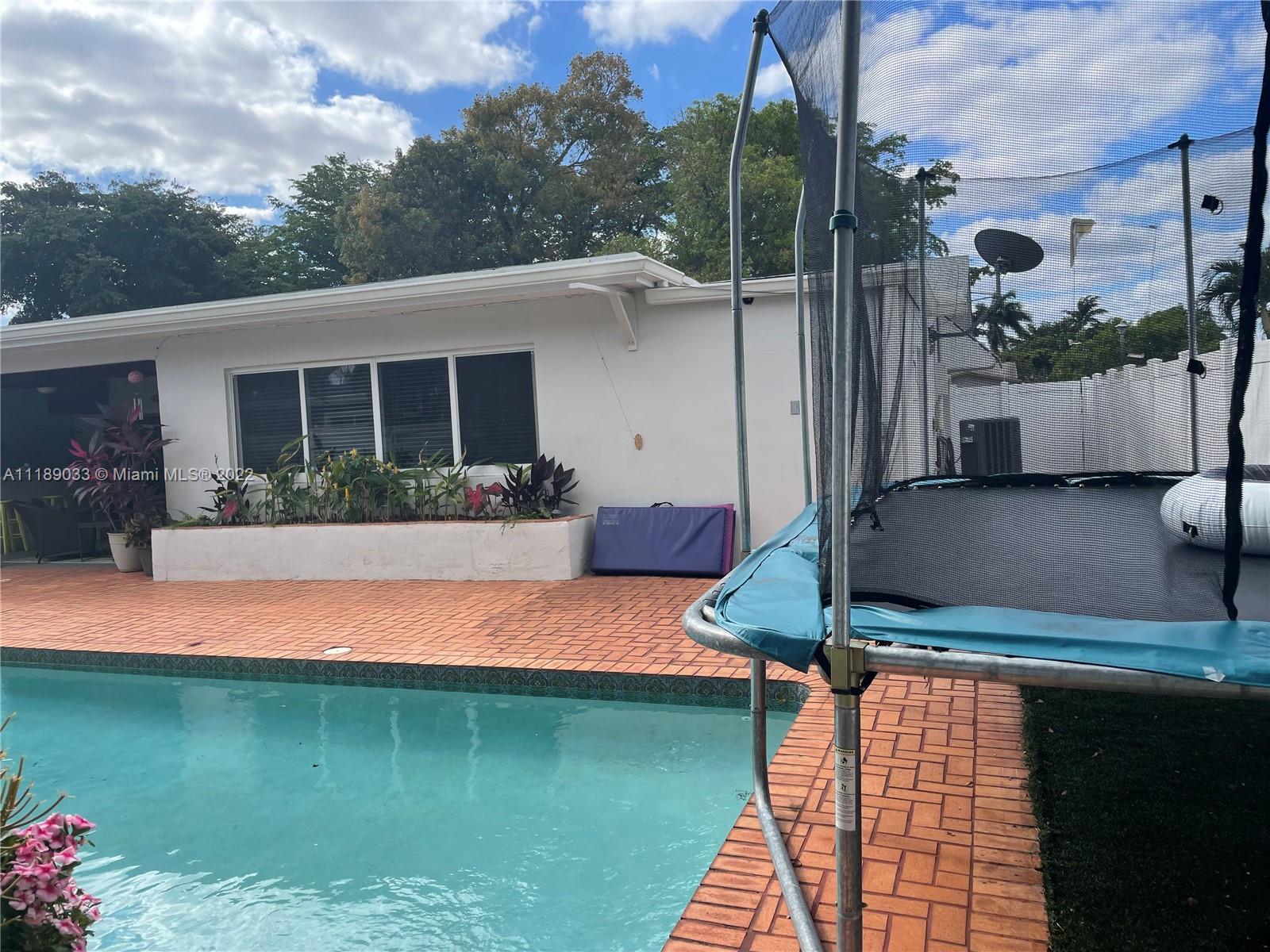 PEMBROKE LAKES SEC 1 - Residential Lease