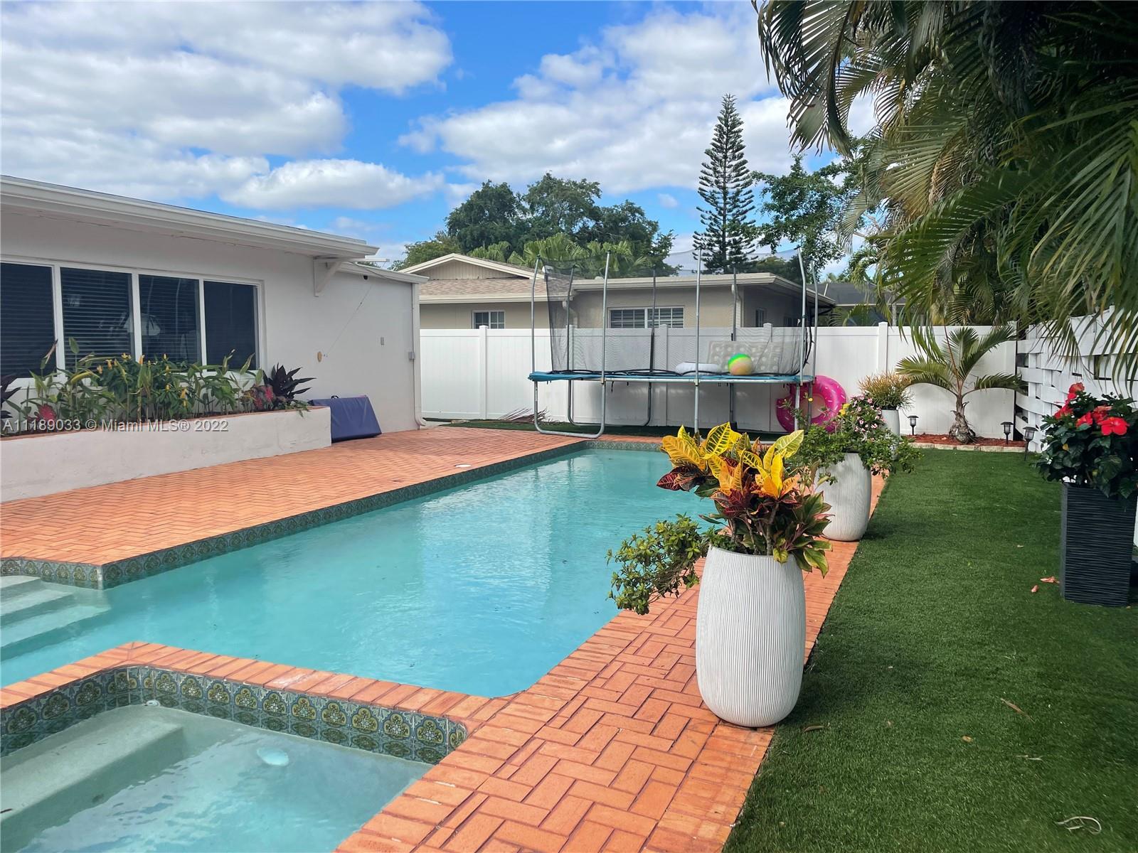 PEMBROKE LAKES SEC 1 - Residential Lease