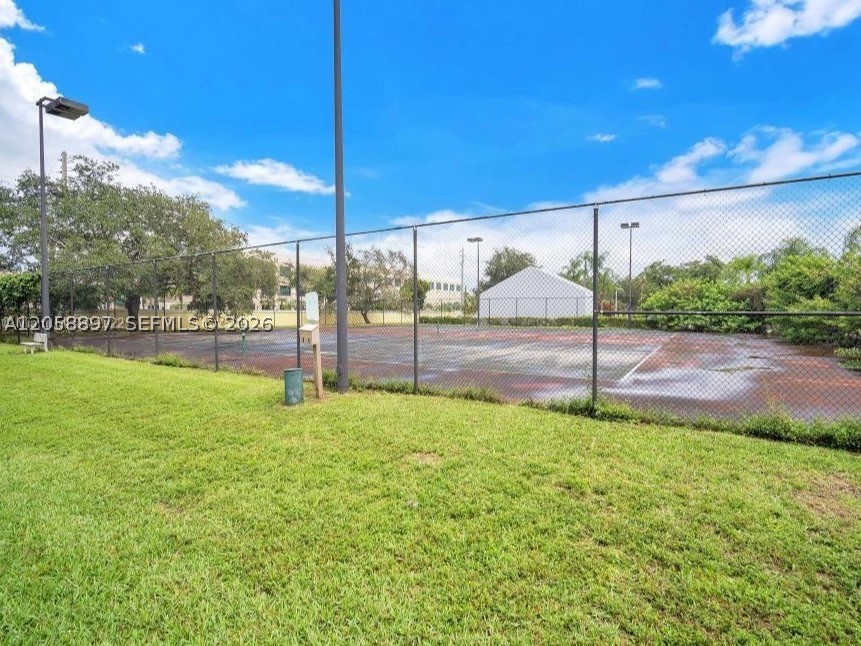 SUMMER LAKE CONDO - Residential