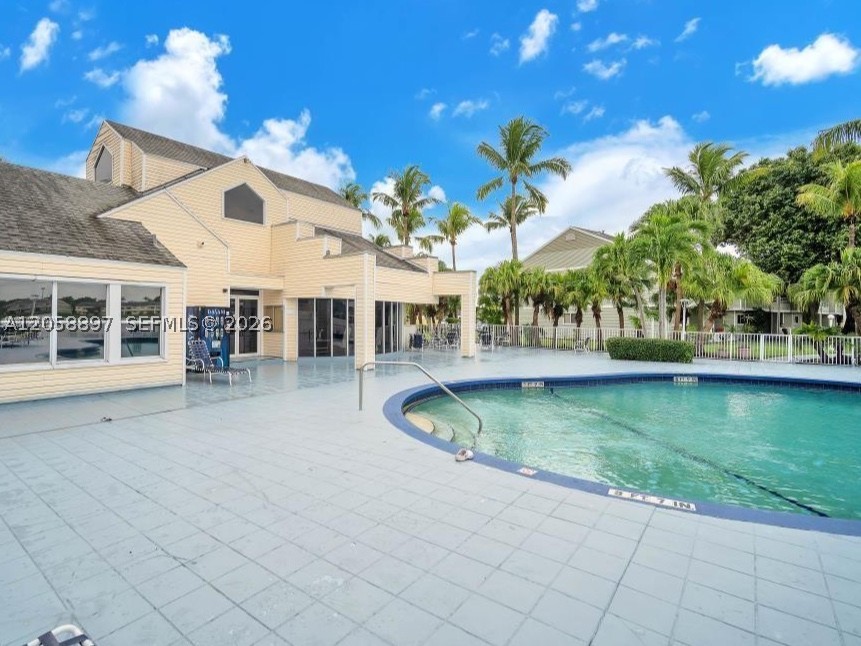 SUMMER LAKE CONDO - Residential