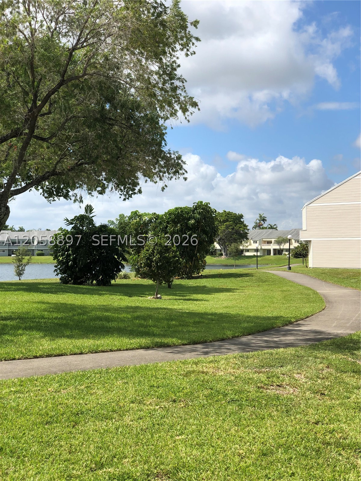 SUMMER LAKE CONDO - Residential