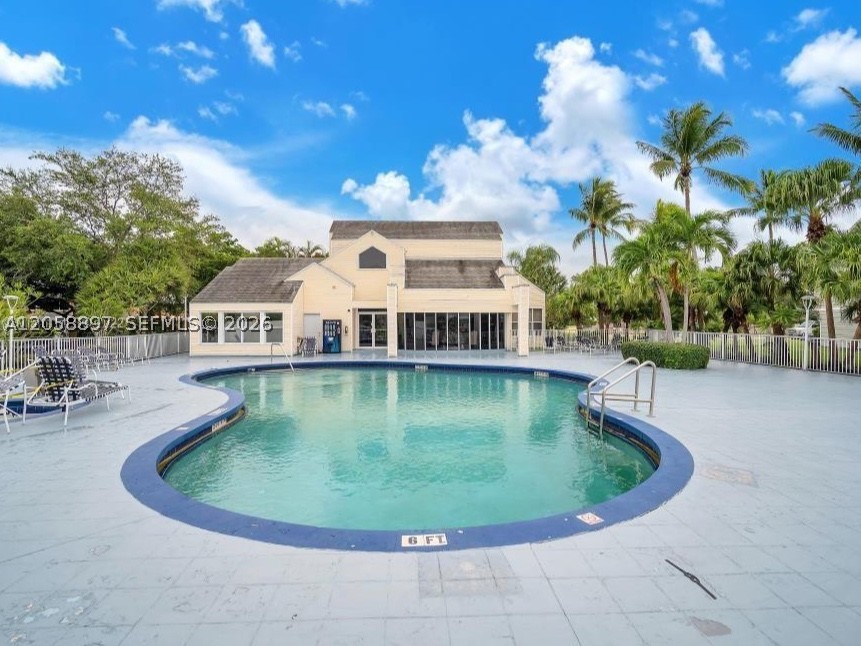 SUMMER LAKE CONDO - Residential
