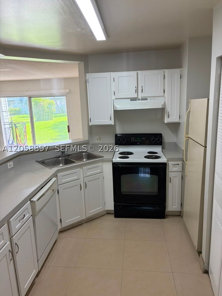 SUMMER LAKE CONDO - Residential