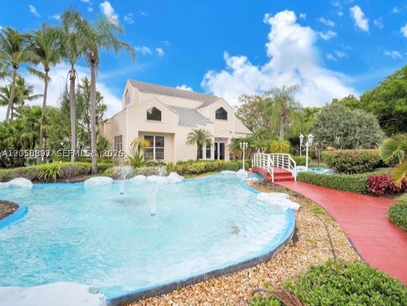 SUMMER LAKE CONDO - Residential
