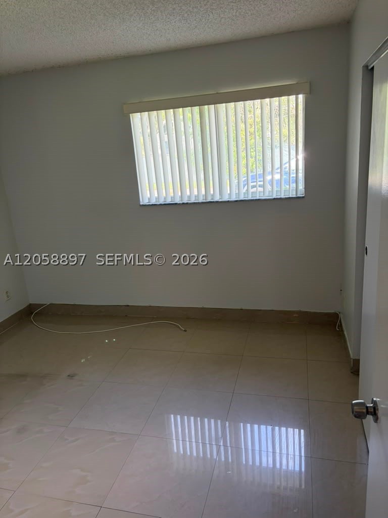 SUMMER LAKE CONDO - Residential