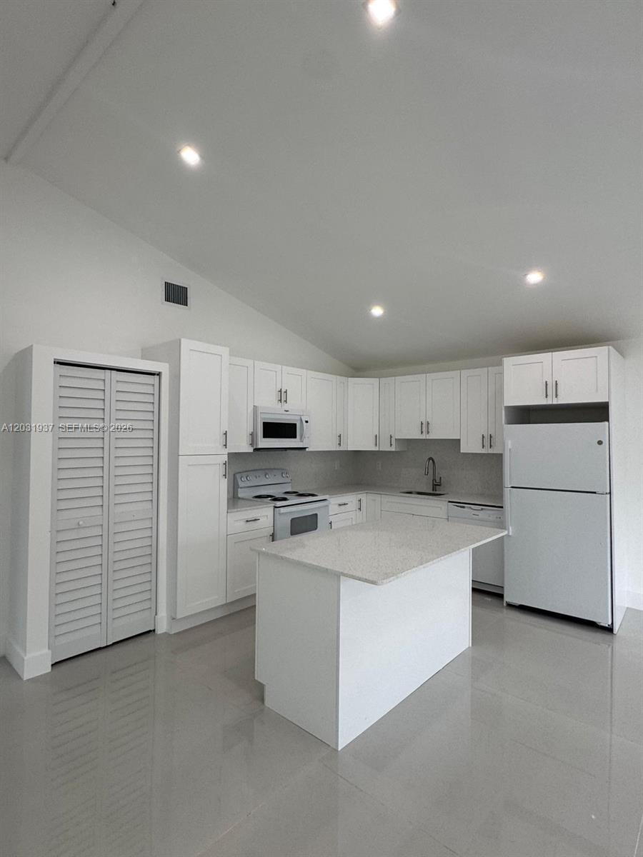 BREEZESWEPT HEIGHTS 1ST A - Residential Lease
