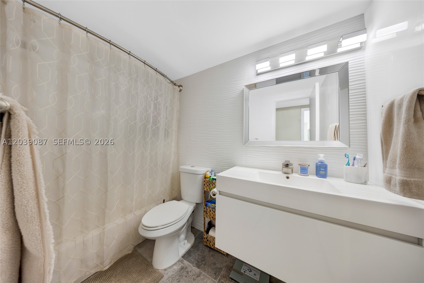 ISLAND PLACE AT NORTH BAY - Residential Lease