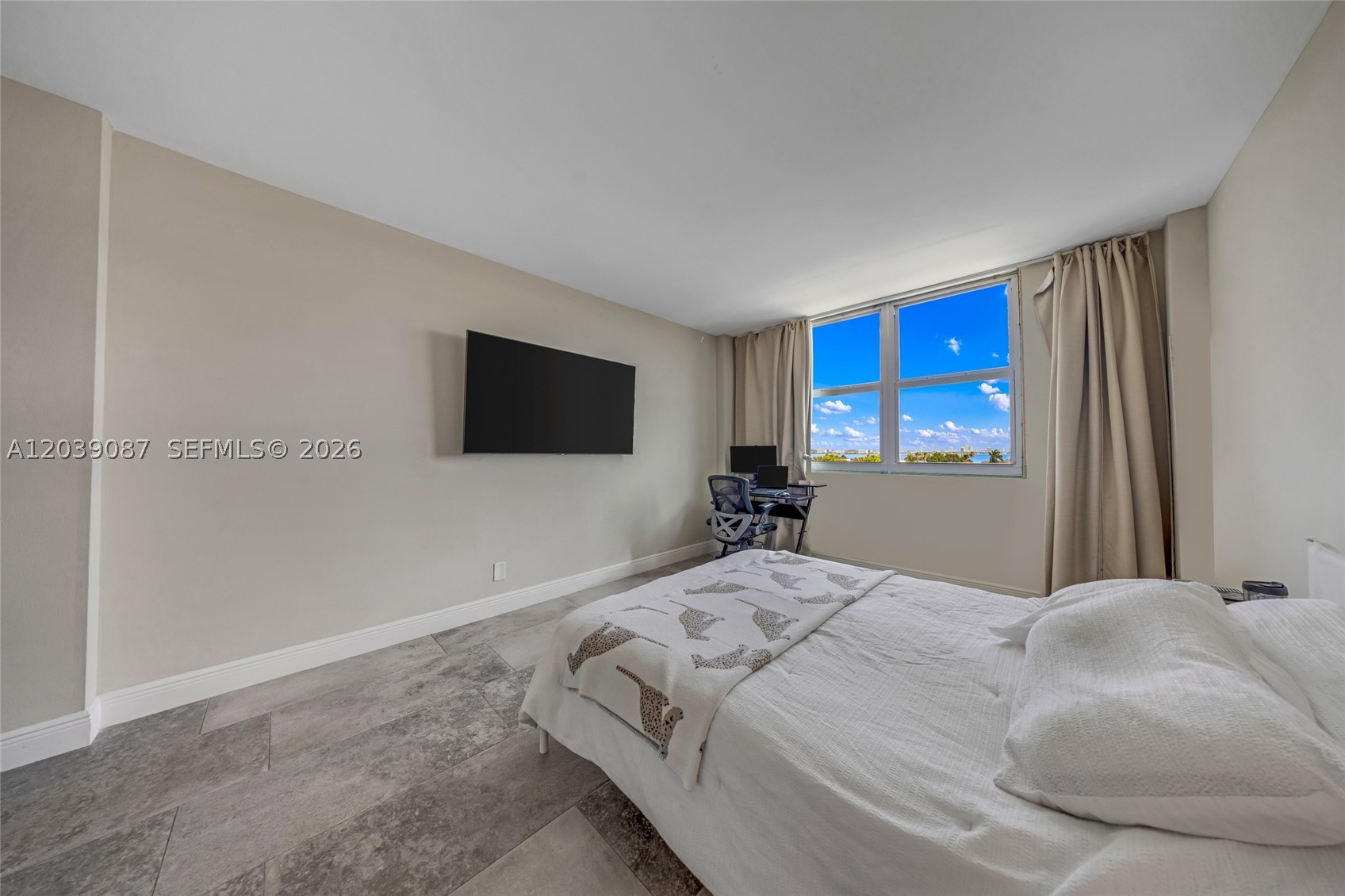 ISLAND PLACE AT NORTH BAY - Residential Lease