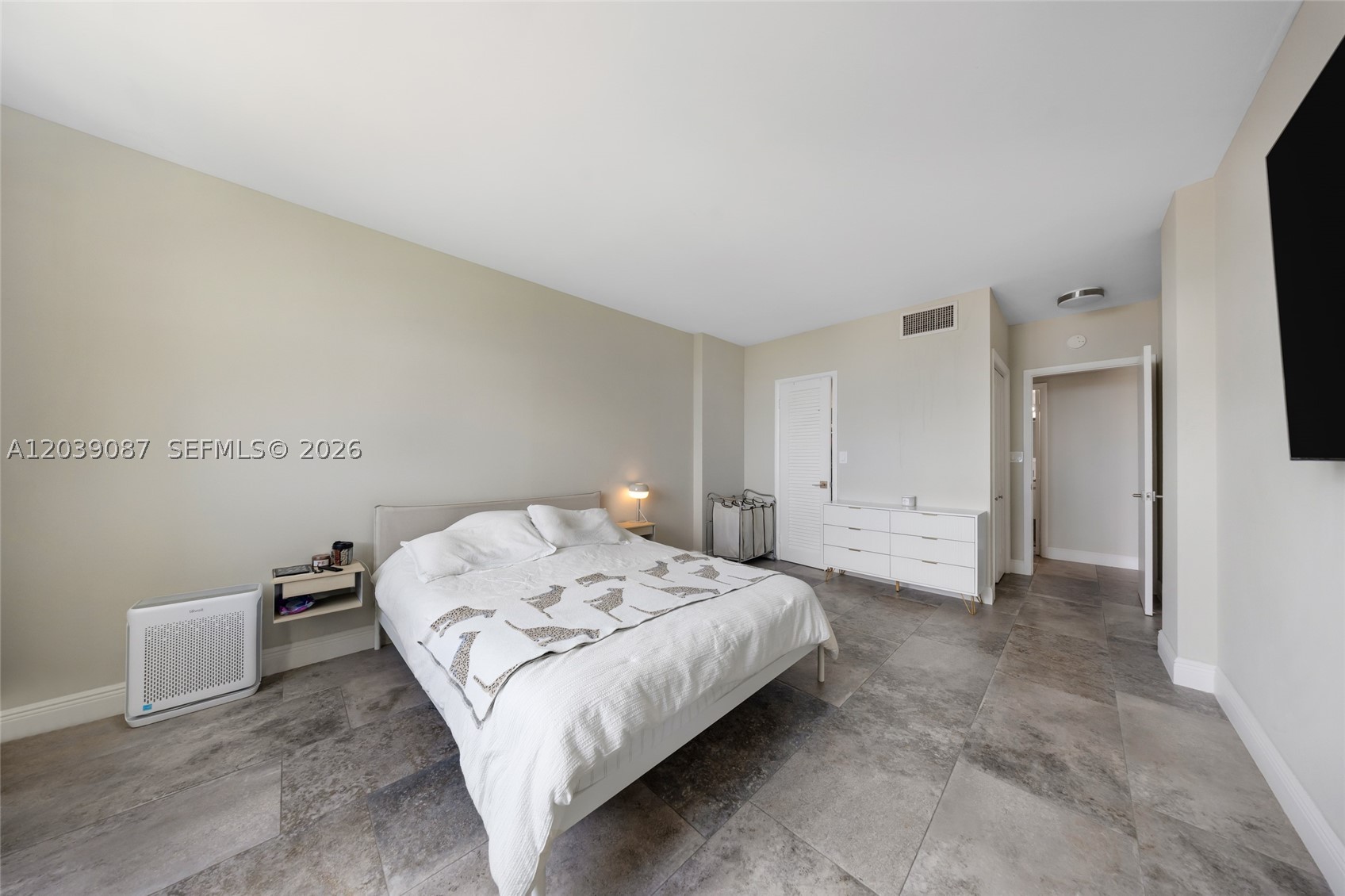ISLAND PLACE AT NORTH BAY - Residential Lease