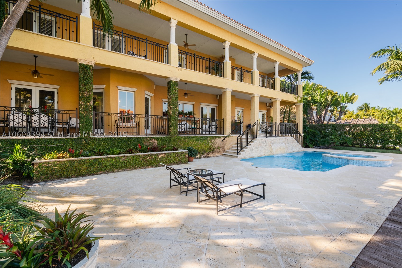 SMUGGLERS COVE - Residential