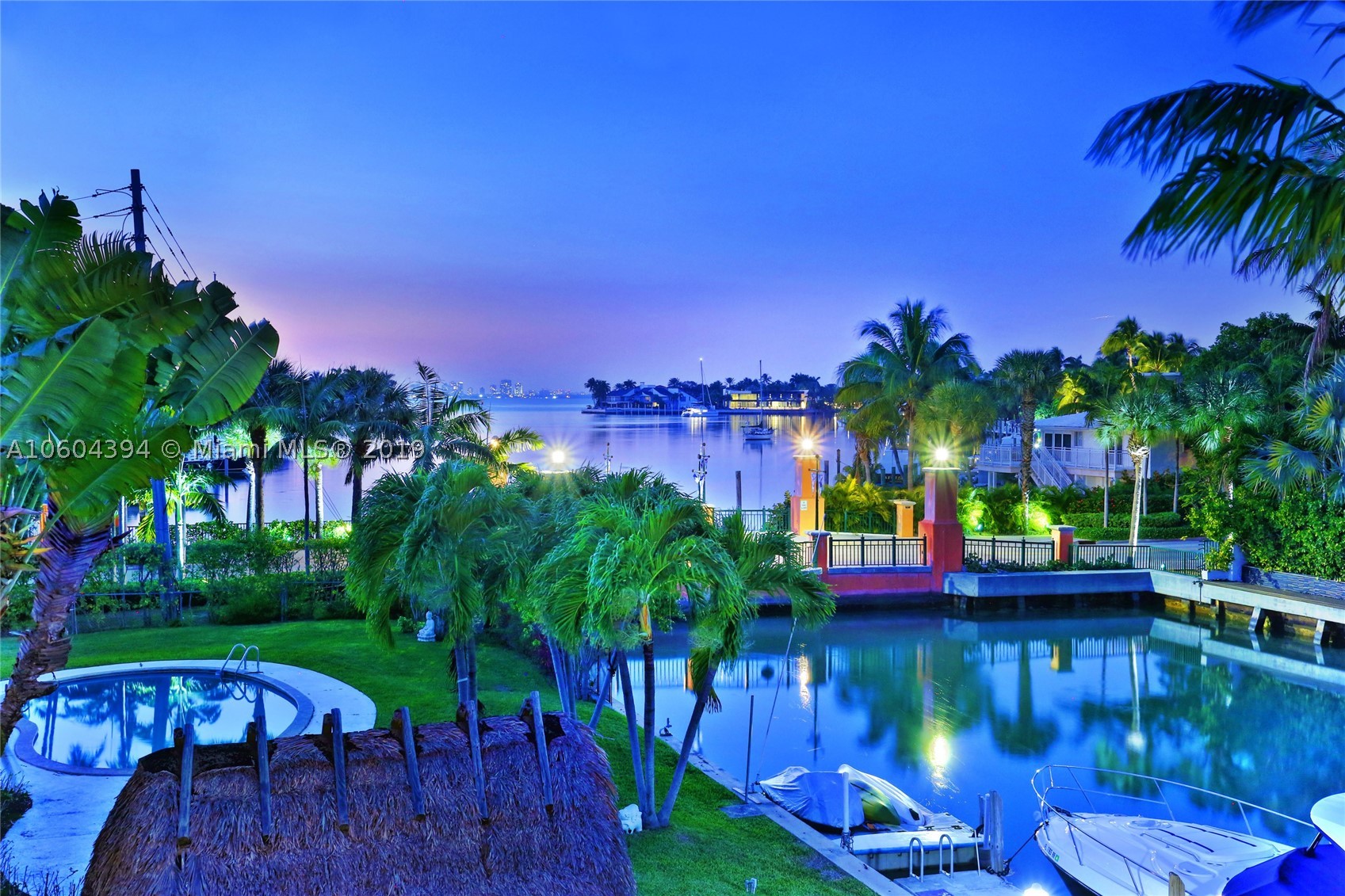 SMUGGLERS COVE - Residential